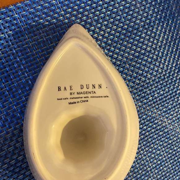 Rae Dunn by Magenta Squeeze Juicer with built in strainer - Picture 4 of 5